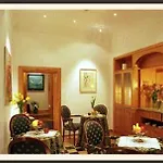 فندق مبيت وإفطار Condotti 29 3*